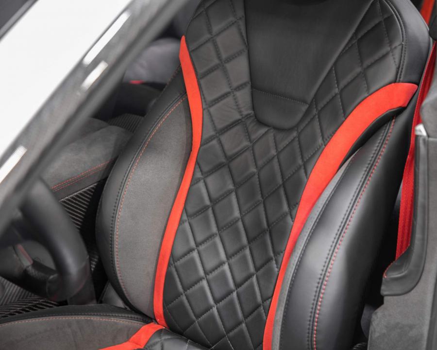 Детали интерьера Tesla Model S P100D by Unplugged Performance 2018 года  (фото 2 из 20)